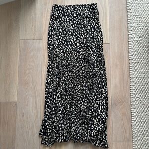 Animal print black and neutral ankle length skirt w/ pleated detail - size XS/4